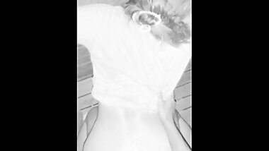 ASIAN BABE GET POUNDED IN DARK ROOM, LOUD MOANING !