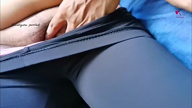 An Asian Couple goes to the Public Park to have Fun පාක් එකේ කව්රුත් නෑ ඉන්න බෑ අයියේ දාන්නකෝ ඇතුලට