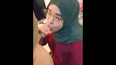 Hijab Crossdressing Sucking
