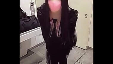 Individual shoot Video of a male daughter masturbating in a public toilet