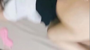 Recommended Chinese beauties High-value cute girls play with friends with guns Various poses Sexy uniforms seductively show their faces for shooting