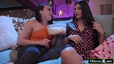 Ladyboy Kasey Kei barebacks latina trans