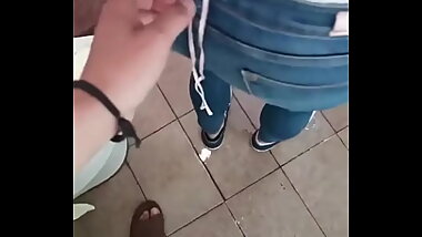 Llam&eacute_ al vecino alba&ntilde_il para hacer un presupuesto, termin&oacute_ bajando mi calz&oacute_n por accidente, &iexcl_6 meses SIN SEXO!