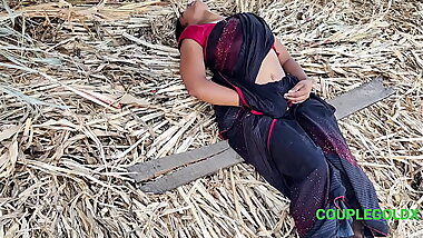 कोमल कैसे चारे पे लेट गई मैं मालिक ने इशारे से बुलाया